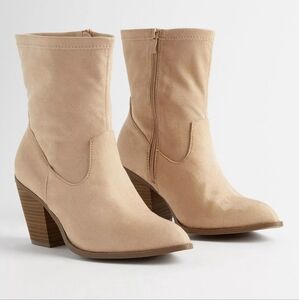 TORRID 11 W Wide Western Stretch Ankle Booties Boots Tan Faux Suede Cowboy